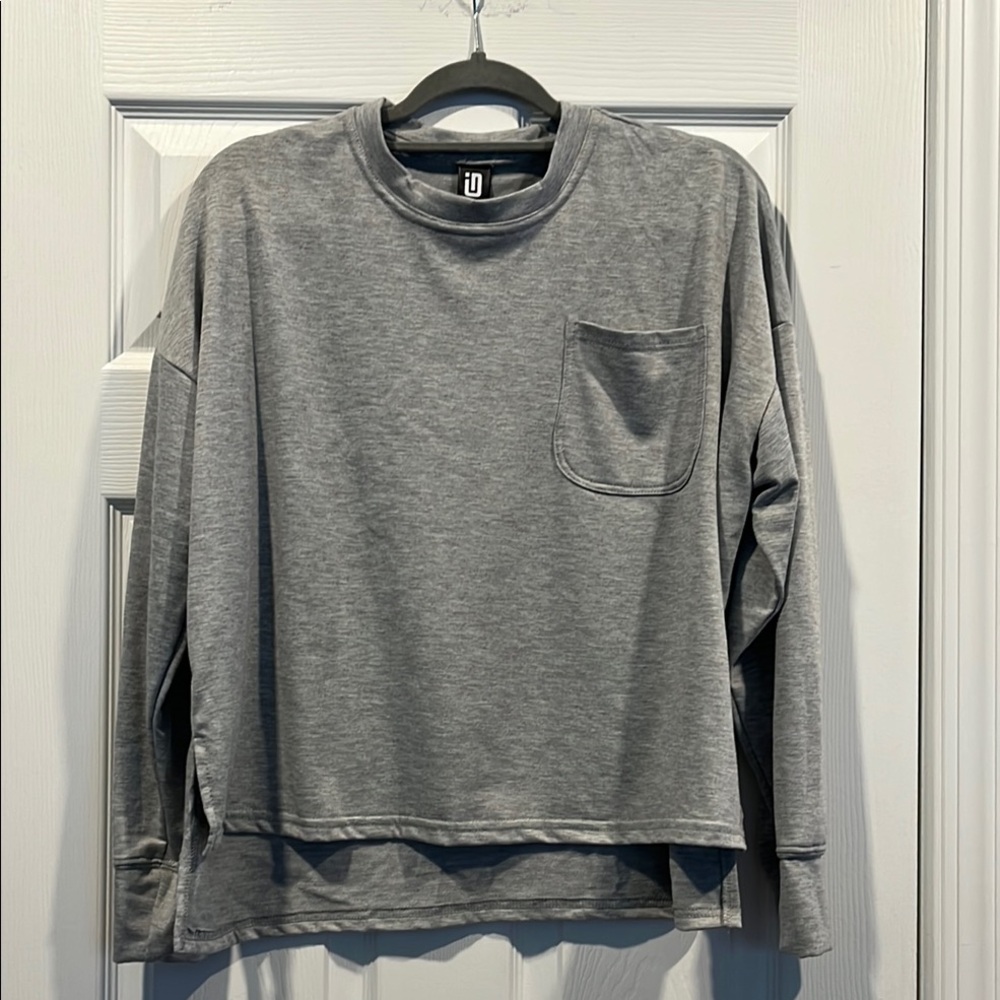 Ideology Gray Long Sleeve Tee Casual Comfort.‎ New without tags
Size medium.
